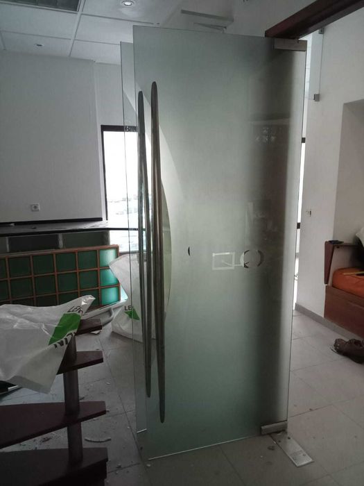 Portas de vidro de batente
