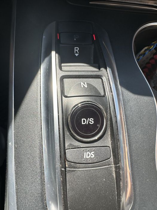 Acura MDX 2015 р, крутий сімейний кросовер