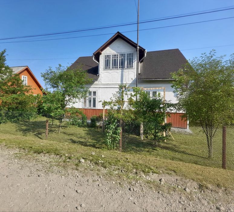 Продаж 4-х кімнатного будинку, в смт. Берегомет (до центру три хвилини).