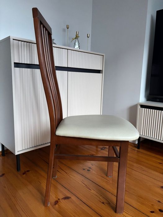 Zestaw sześciu krzeseł