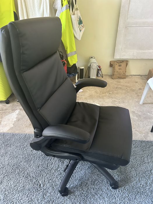 Cadeira de escritório JYSK – praticamente nova