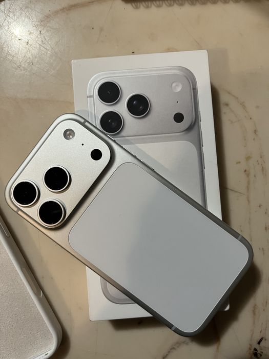 Iphone 17 pro silver