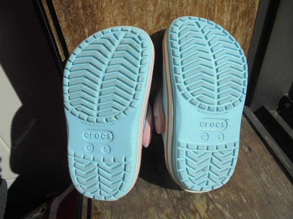 Crocs de menina lindas