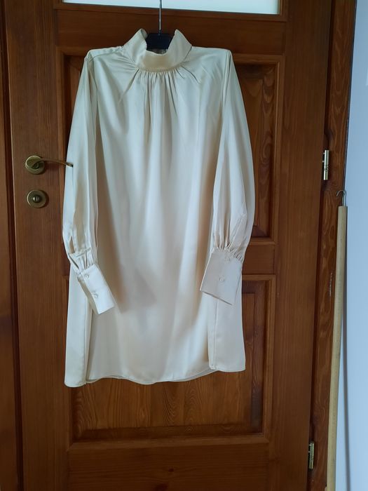 Sukienka satyna beżową H&M