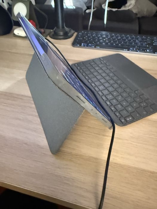 Ipad 11 2022 M2 Silver 128gb Wifi + Logitech Capa