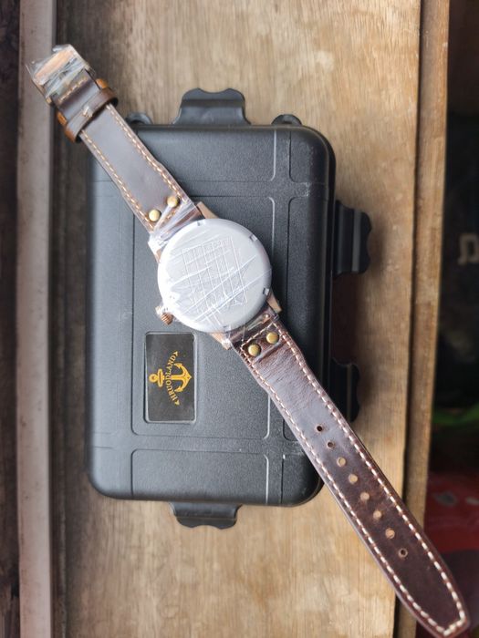 Relógio Hruodland Bronze Flieger (Suíço Sellita SW200) – NOVO em Plásticos