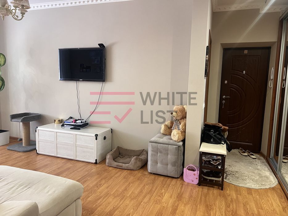 Продаж 3-кім. квартири 80 м.кв., в. Алмазова