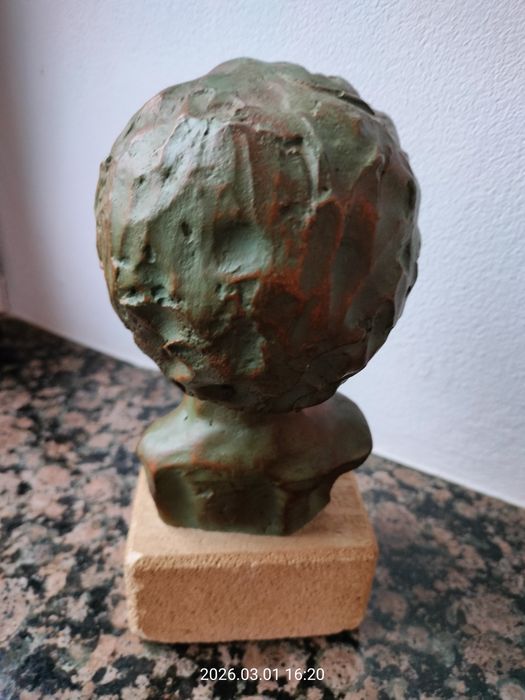 Rzeźba Popiersie Chłopca – Sygnatura Y.V. 234
