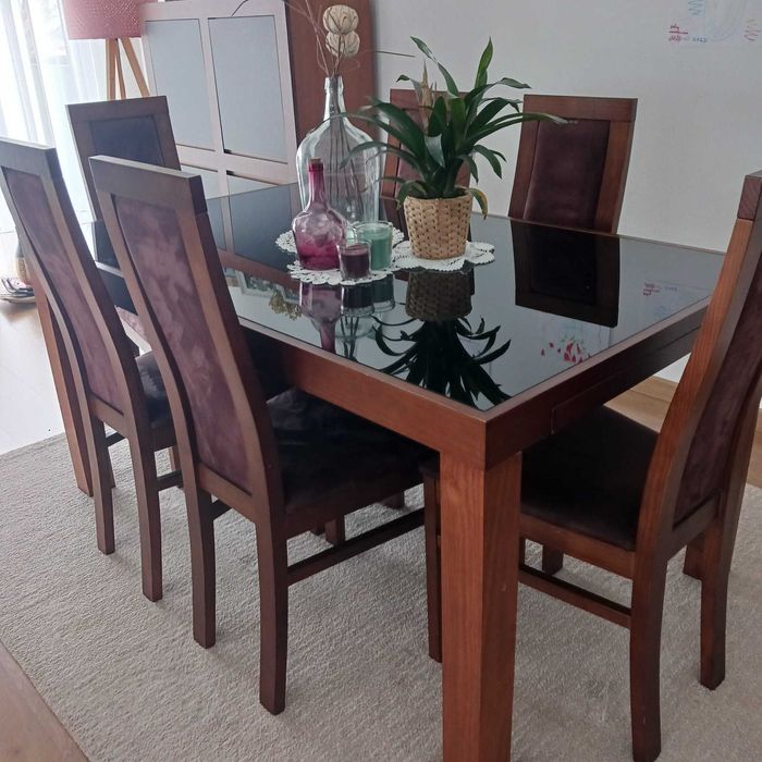 Mobília de sala de jantar completa