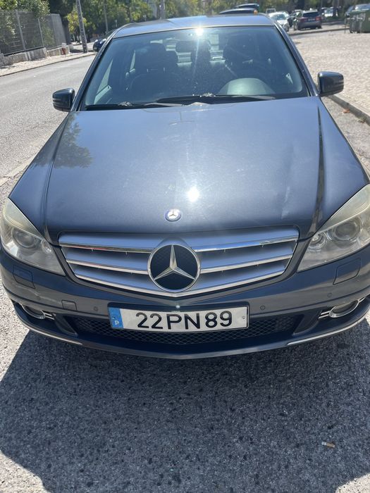 Mercedes C 200.