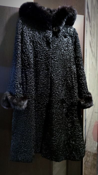 Шуба каракулева натуральна