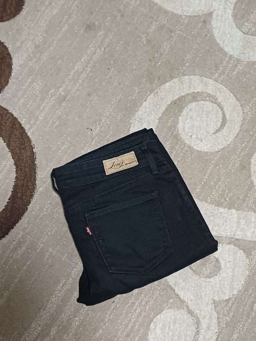 Продам джинси levi's