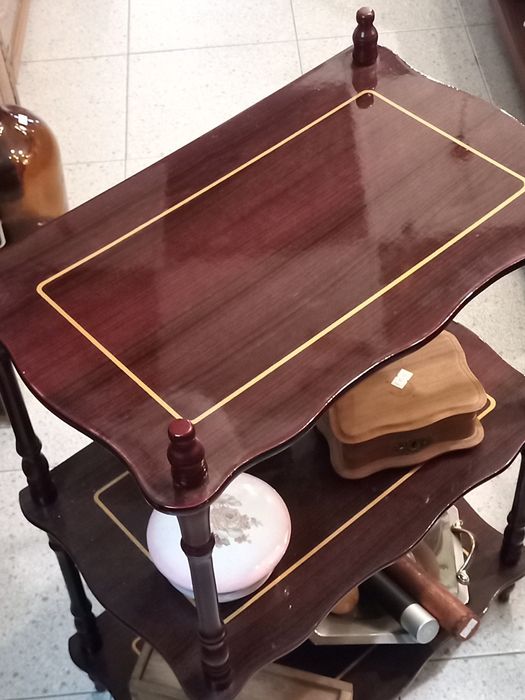 Mesa de apoio antiga ou móvel de apoio comprado em Macau