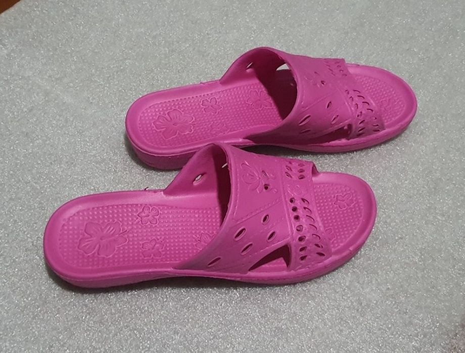 Шльопанці, нові (37р.) довжина устілки на фото!