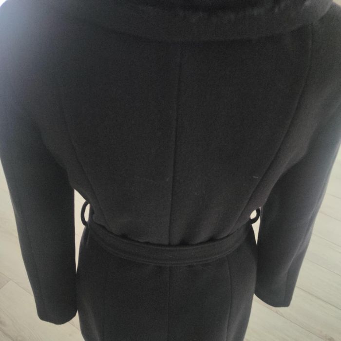 Krótki czarny płaszcz płaszczyk 34 mohito elegancki z futerkiem z kołn