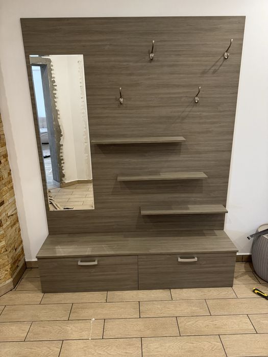 Вішалки в прихожую