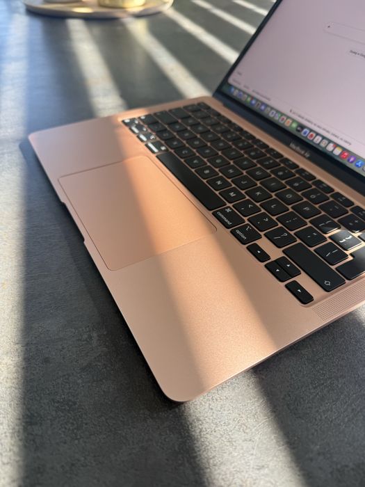 Apple Macbook  Air M1