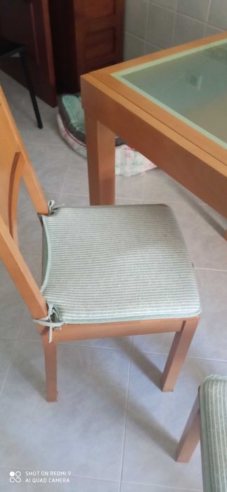 Mesa de cozinha extensível e 4 cadeiras madeira maciça
