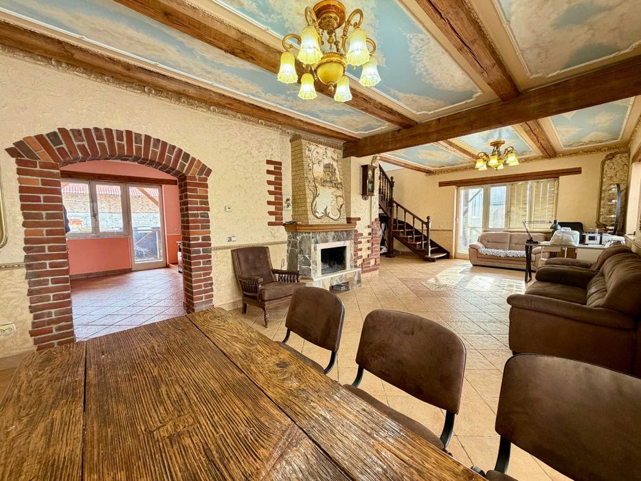 Просторий будинок для великої родини  с. Добряни, вул.Б.Хмельницького