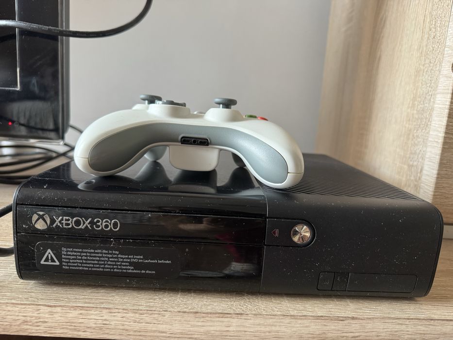 Ігровий набір Xbox 360 + аксесуари (ВСЕ ОДНИМ ЛОТОМ)