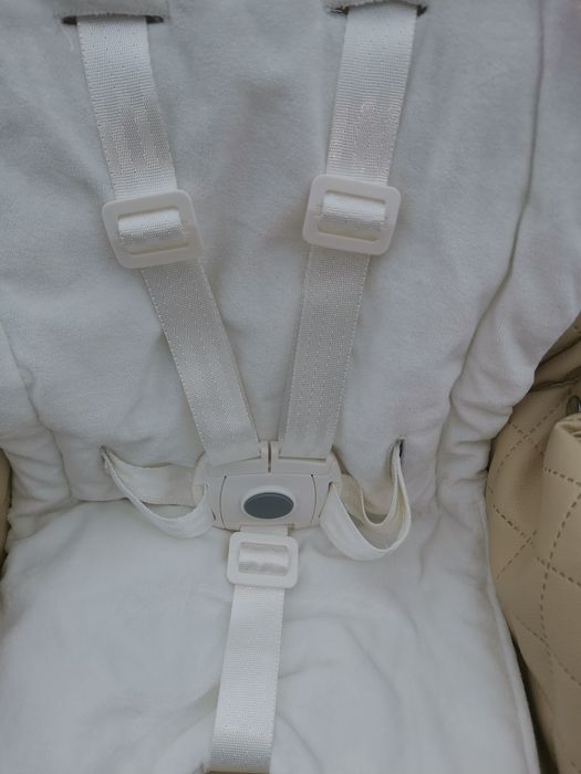 Продам стільчик для годування Carrello Caramel