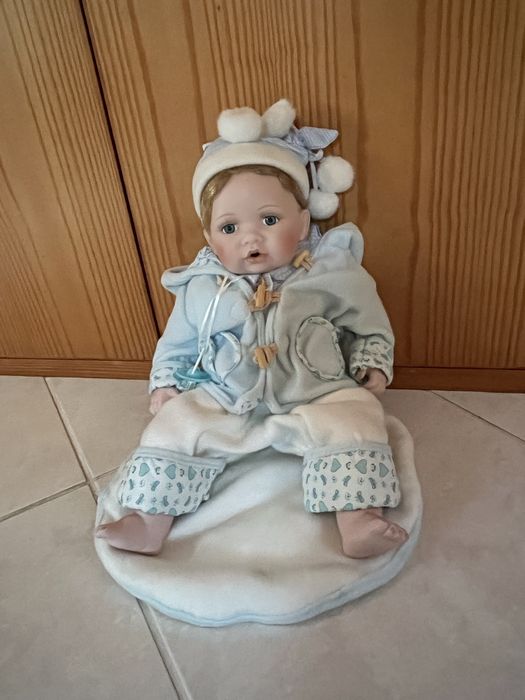 Boneco de porcelana.