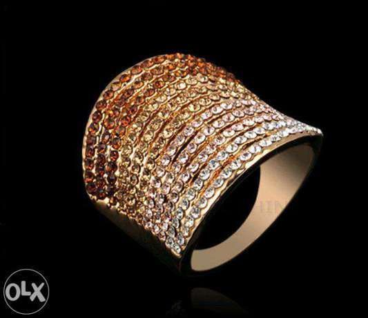 Anel Gold Plated e Cristais Swarovski (NOVO) P. Grátis