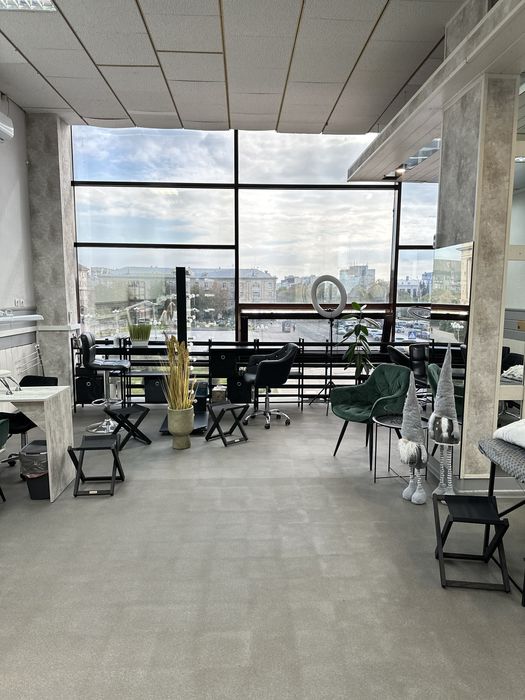 Оренда кушетки та візажного дзеркала