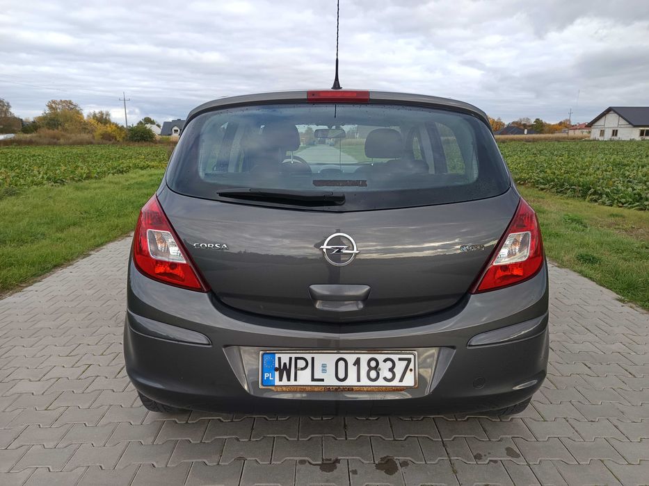 Opel Corsa D Bezwypadkowa 100 % Nowe opony Oryginał   Prywatna