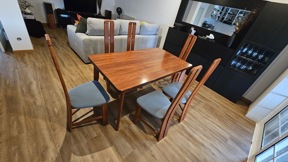 Mesa jantar extensível e 6 cadeiras