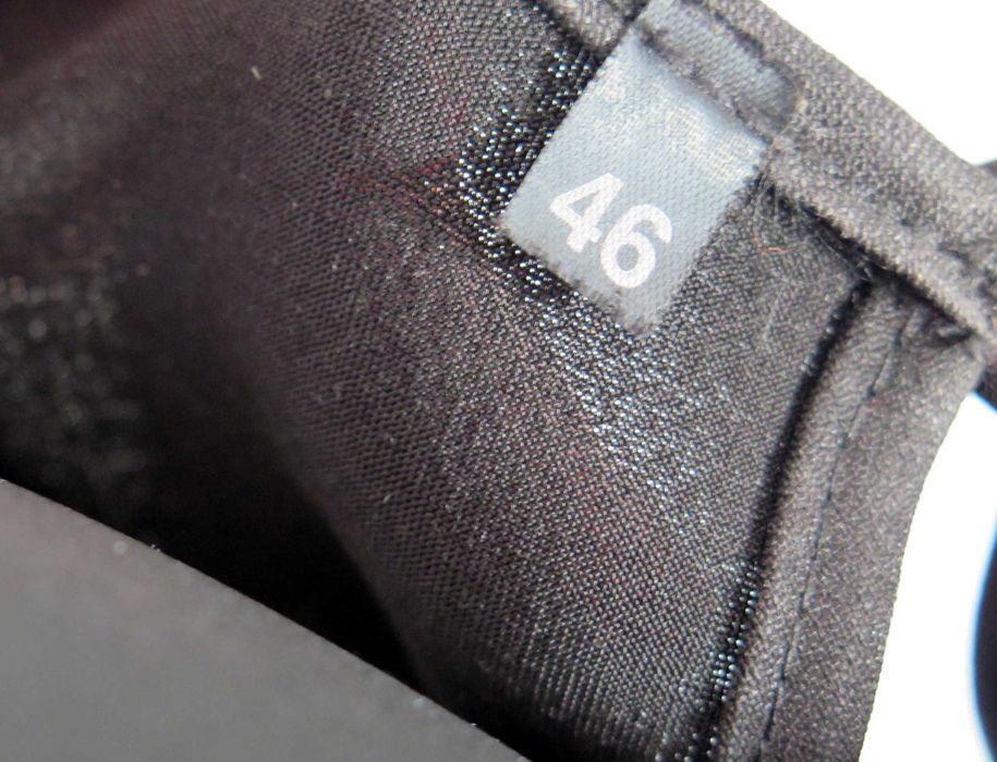 Śliczna sukienka wieczorowa, mała czarna, rozmiar 46