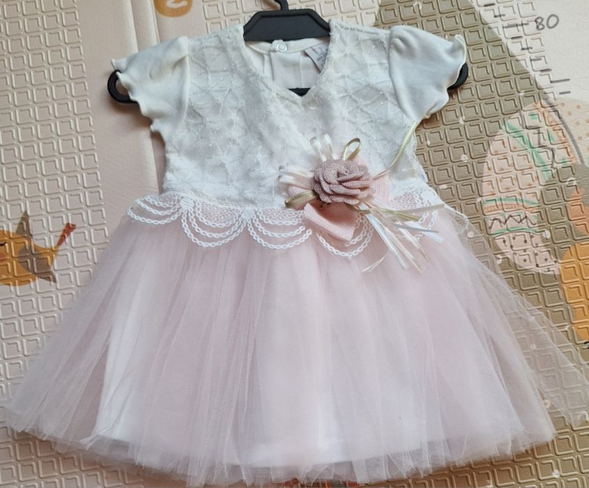 Sukienki dla dziewczynki 68 i 74