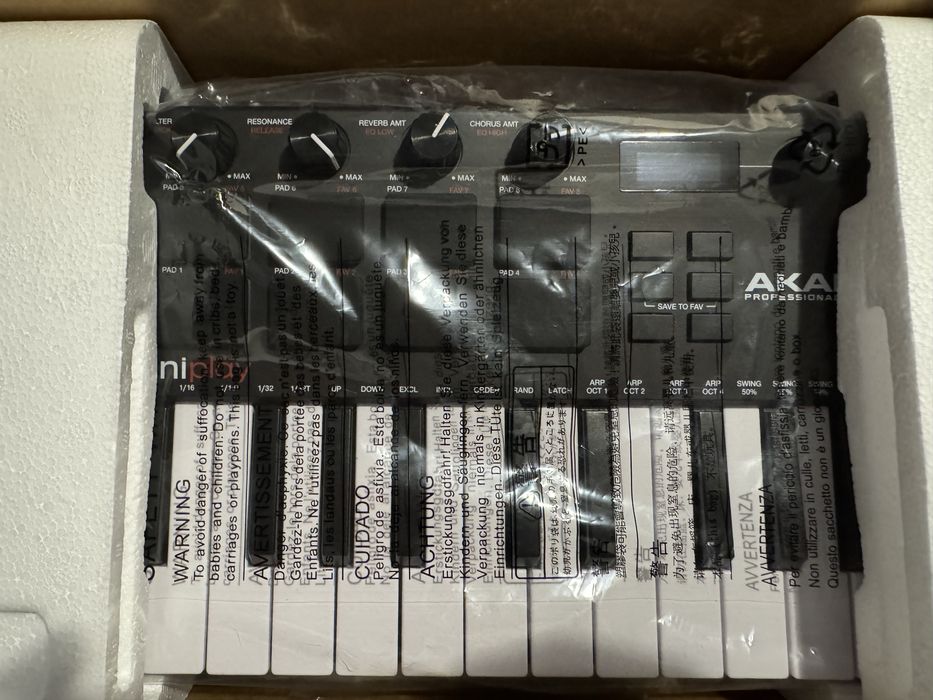 MIDI клавіатура Akai MPK Mini Play MK3 (IKLAKIMID0014)