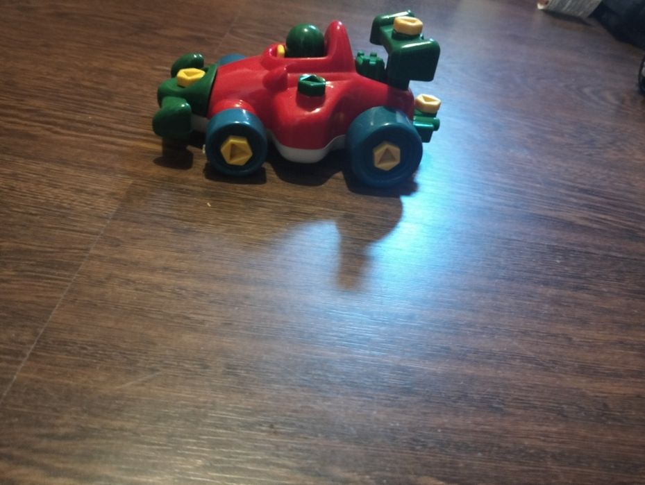 Carro de brinquedo