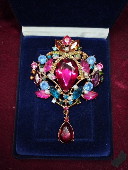 Дворцовая брошка "Анжелика"- символ Успеха, США