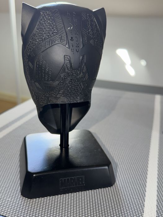 Escultura capacete Homem de Ferro e Pantera negra