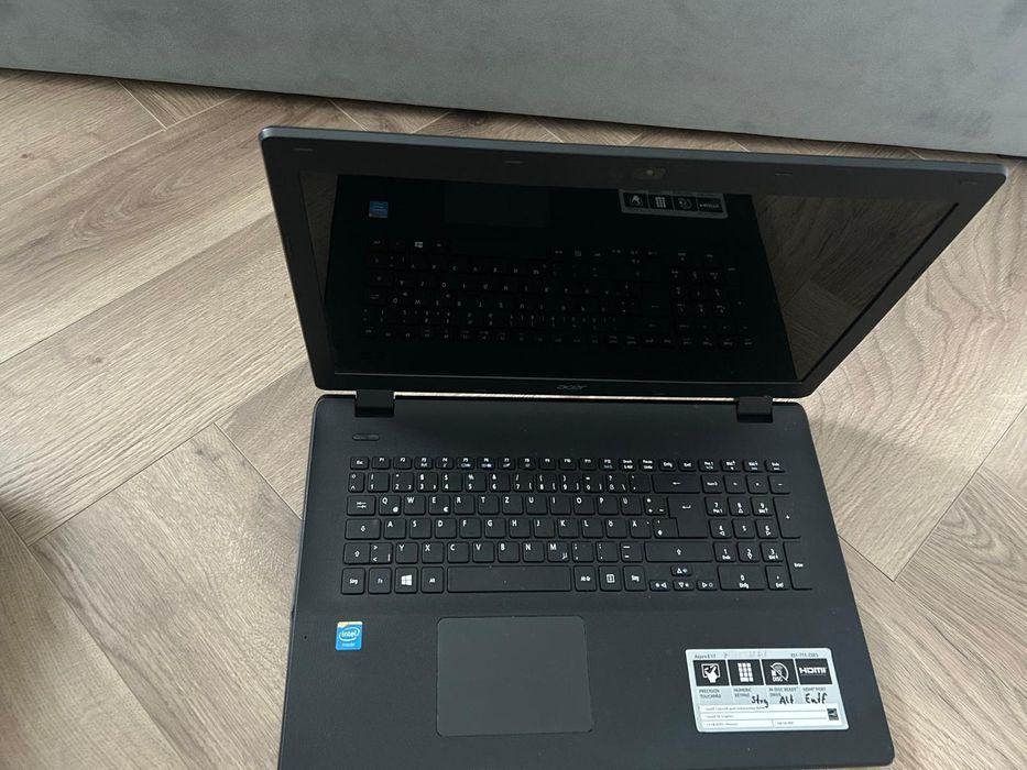 Laptop Acer es1-711