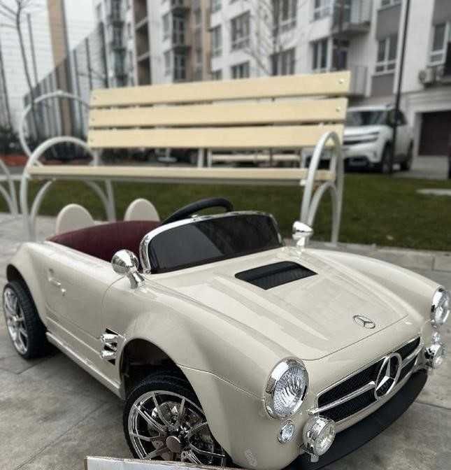 Детский электромобиль Мерседес Ретро, ​​4 мотора, стильный и мощный