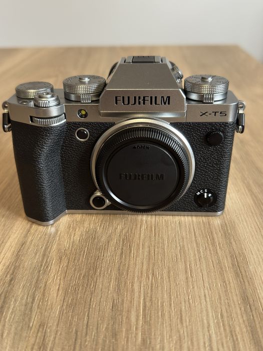 Fujifilm X-T5 body – idealny stan, komplet, gwarancja