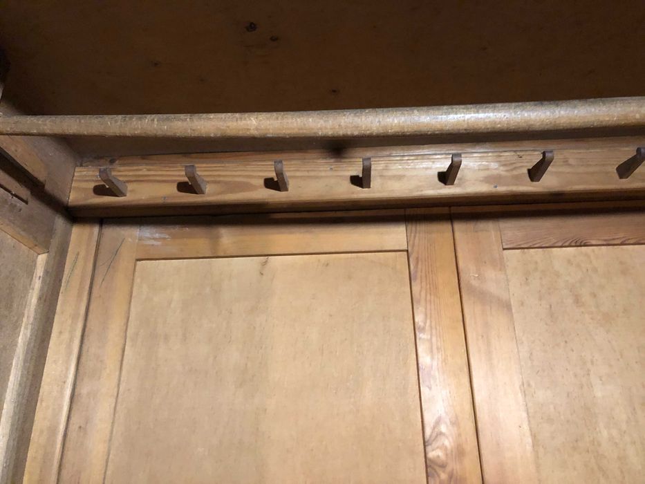 Szafa dwudrzwiowa z lat 40-50-tych XX wieku