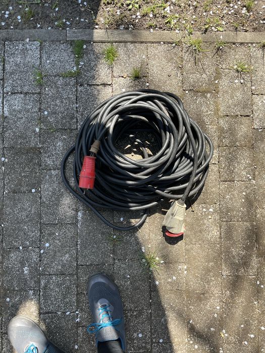 Przewód 4X2,5 mm^2.  33m długości