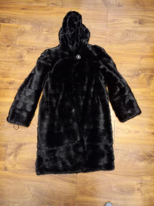 Норкова шуба чорна.
