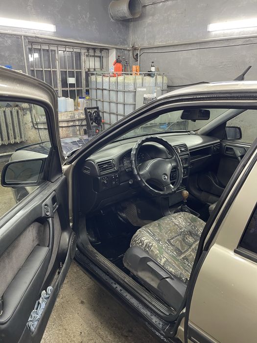 Продам Opel Vectra 1993 року в доброму стані