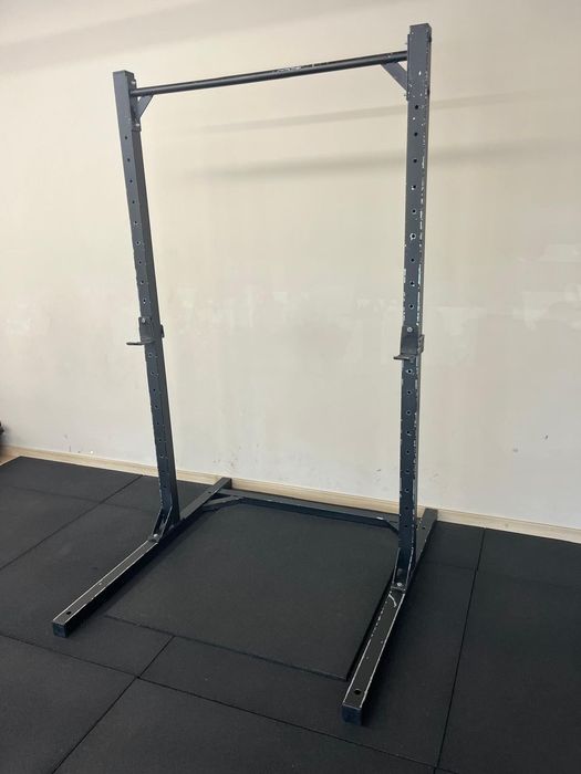 Rack Agachamento com barra de elevações