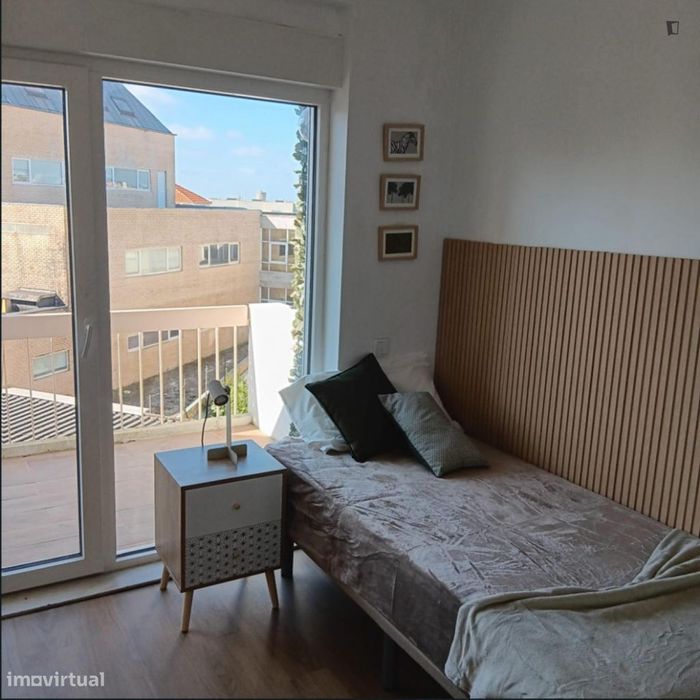 Quarto - localizado em Paranhos Porto