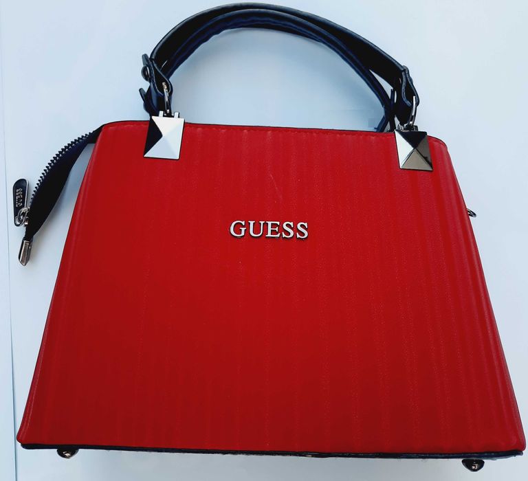 Guess torebka czerwona z zamkiem 23x17 cm