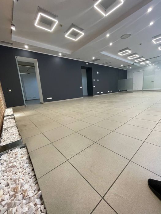 Продам здание в центре. Троицкая площадь. Короленко