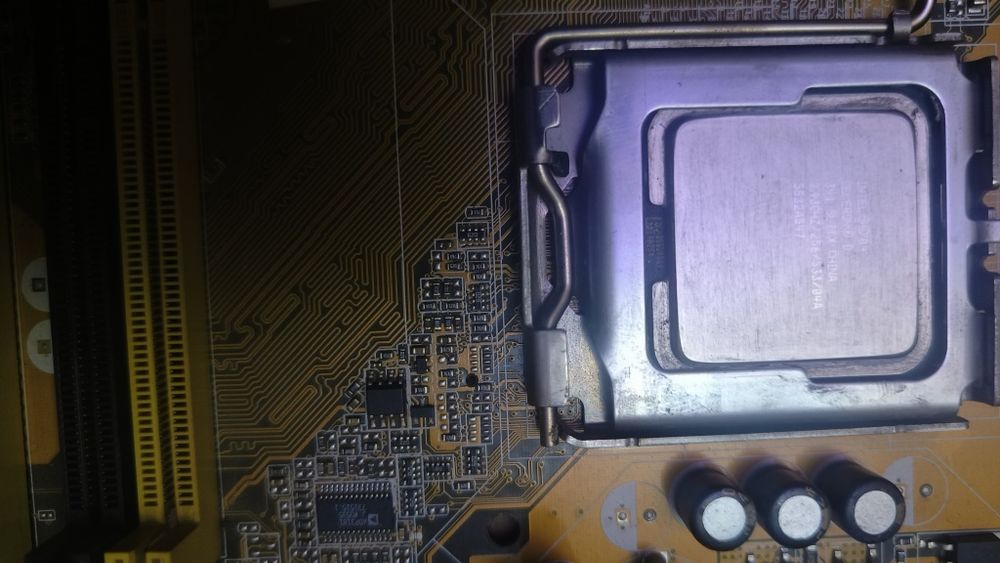 Материнская плата  P5LD2 с процессом  CELERON D 2.93GHZ+DDR2 1GB