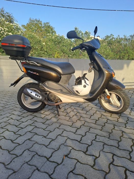 Yamaha Neos scooter