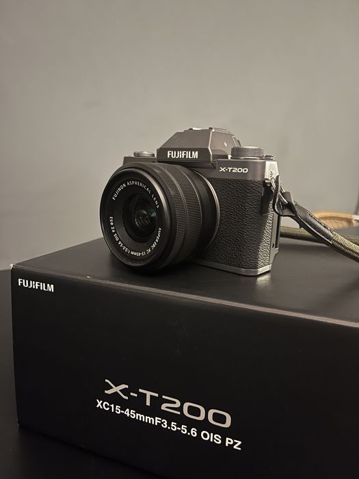Fujifilm X-T200 Dark Silver com objetiva Fujinon XC 15-45mm f/3.5-5.6 OIS PZ.
